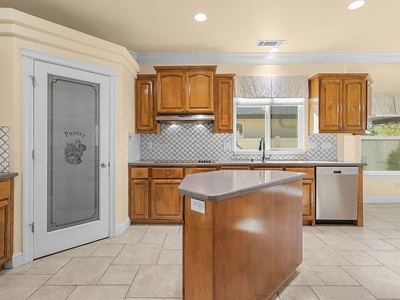 5th image of 2110 Cadjew St