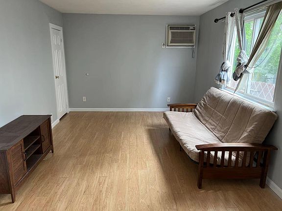 4th image of 115 Logan Ave Floor 1