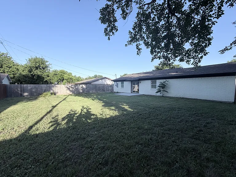 1409 Southmoor Dr — Photo 17