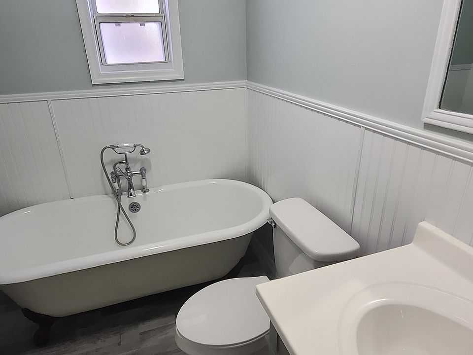 2nd image of 2036 NE 3rd St