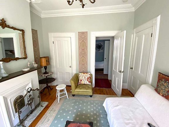 3rd image of 8 Clifford Pl APT 2
