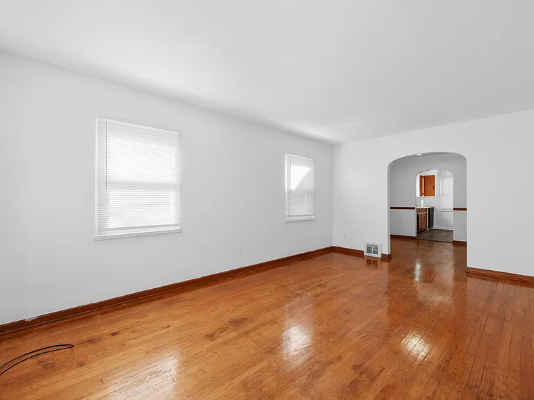 2883 Bremen St — Photo 3