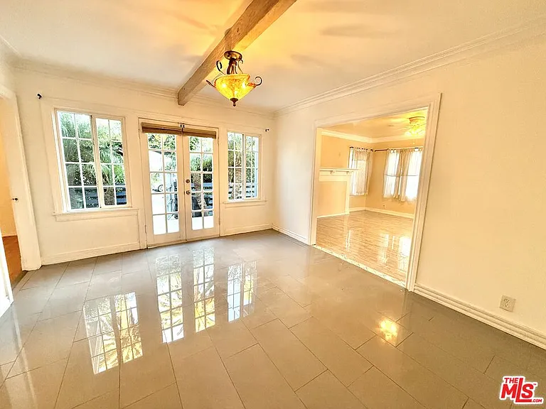 2701 S Harcourt Ave #2701 — Photo 9