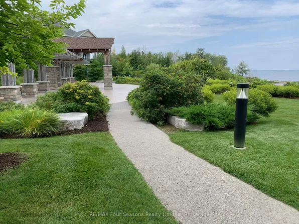 4 Cove Ct #102, Collingwood, ON L9Y 0Y6