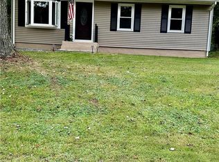 11 Sycamore Dr, Hyde Park, NY 12538