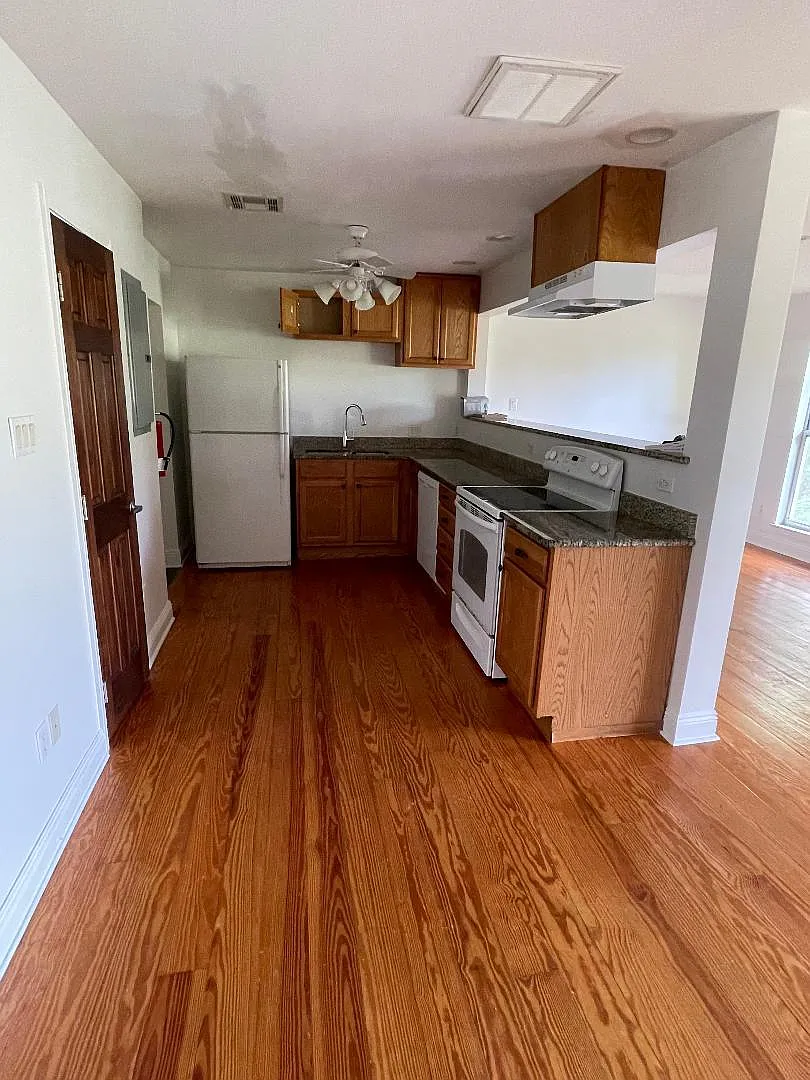 2 bed, 1.5 bath, 1100 sqft, $1,250 — Photo 2