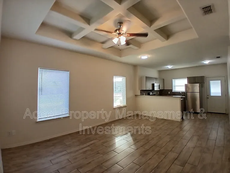 3713 Whitewing Ave #4 — Photo 2