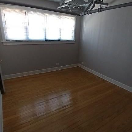 3rd image of 6382 N Hermitage Ave APT 1