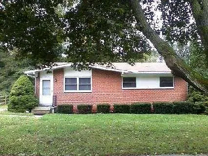324 Manor Dr photo 1