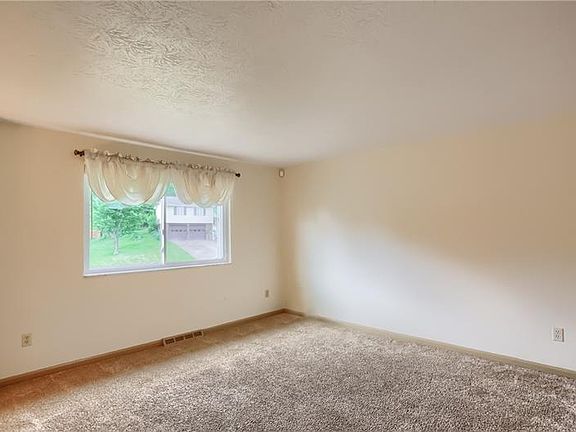 5th image of 2092 Southwell Dr
