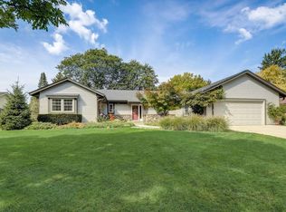 W220N2799 Maplewood Ln, Waukesha, WI 53186