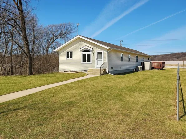304 Breezy Point Drive, Pardeeville, WI 53954