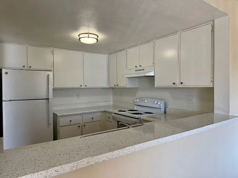 Summer Brook Apartments — Photo 6