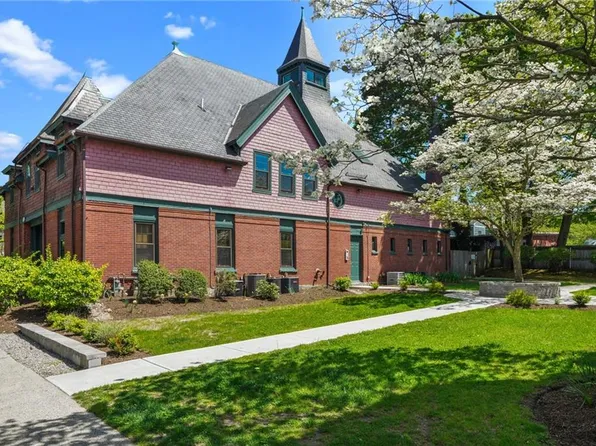 10 Slocum St APT 8, Providence, RI 02909