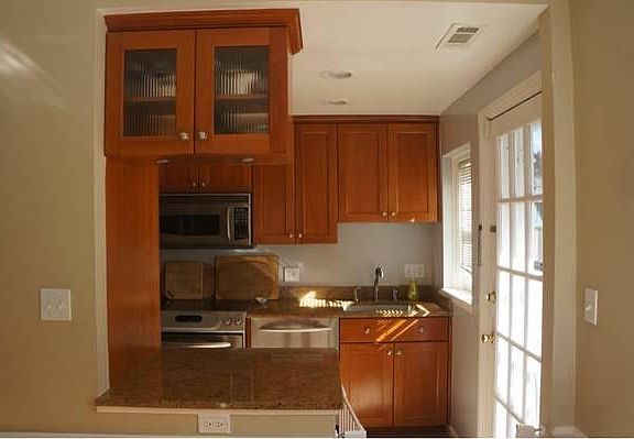 3rd image of 2830 S Abingdon St