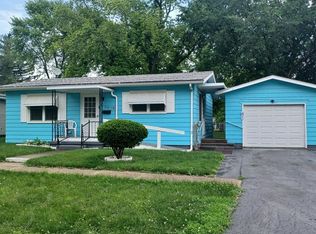 310 N George St, Clinton, IL 61727