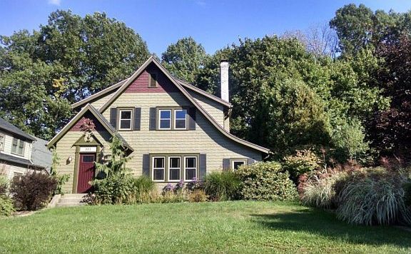 2nd image of 301 Kenilworth Dr