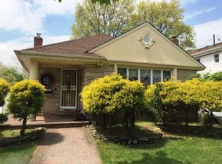 6758 173rd St, Fresh Meadows, NY 11365