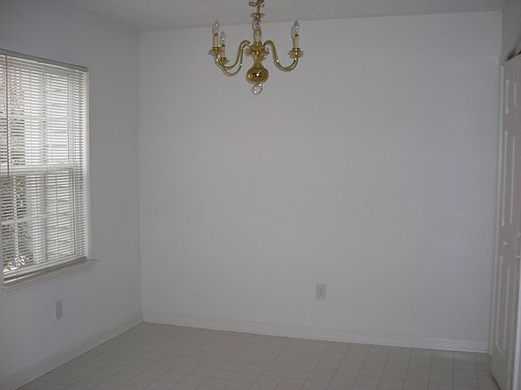 5th image of 131 Springwood Ln