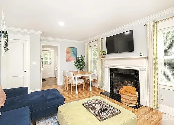 2 bed, 800 sqft, $2,400 — Photo 4