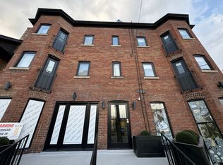 1075 Yonge St #4, Toronto, ON M4W 2L2