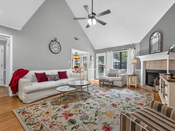 7979 Jills Creek Dr, Bartlett, TN 38133