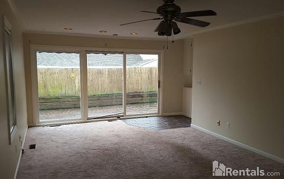 5th image of 3094 Gardner Ave
