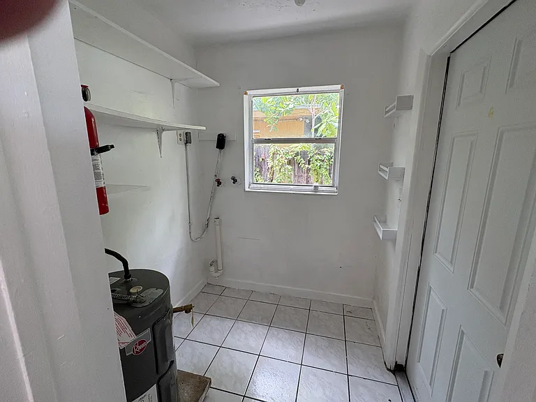 231 SW 8th St #1 — Photo 25