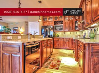 121 W Chapel Royal Dr, Verona, WI 53593
