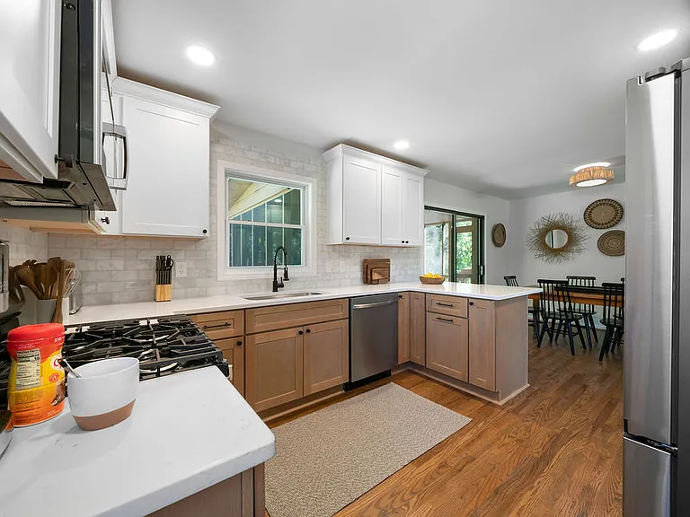 1370 Angus Trl SW — Photo 14