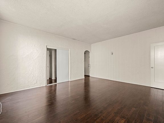 3rd image of 2975 Leeward Ave APT 206