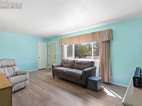 3rd image of 3837 Mariposa St