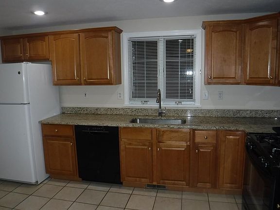 2nd image of 537 Bridge St #3