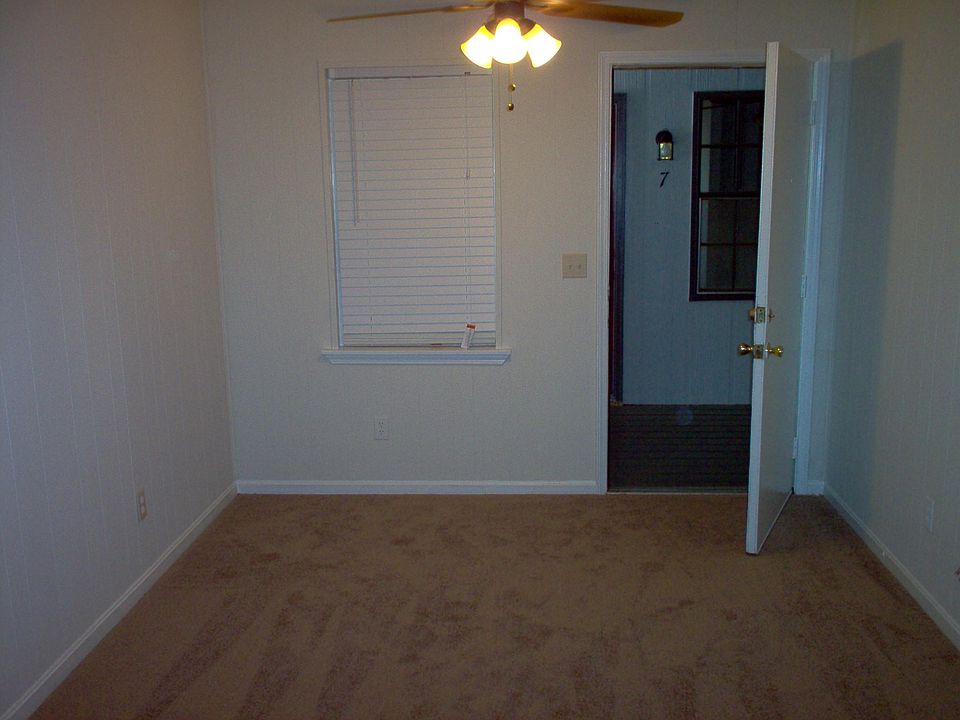 2nd image of 1417 8th St APT 9