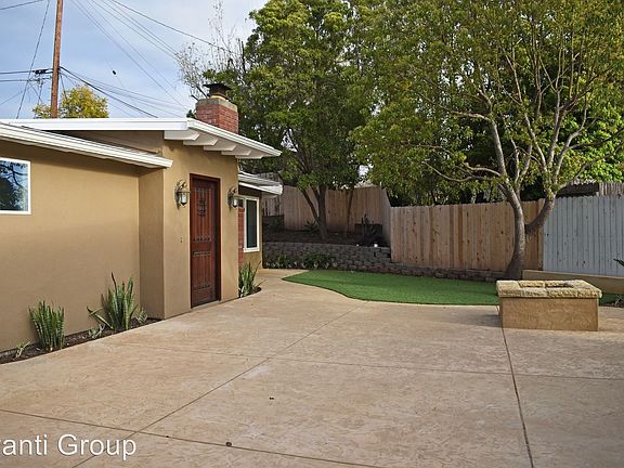 5th image of 322 Consuelo Dr #B