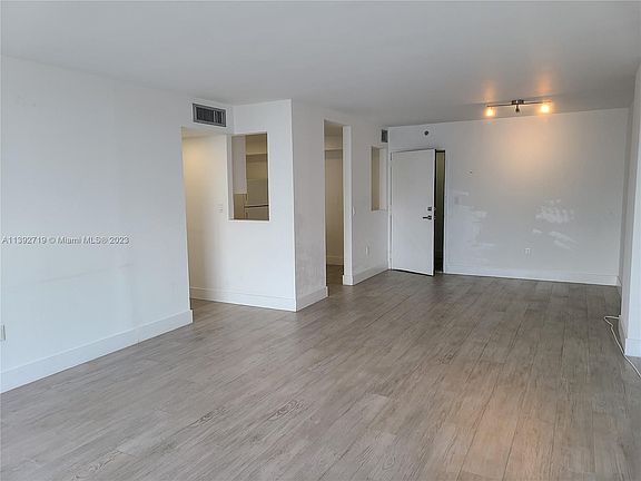 5th image of 2851 NE 183rd St APT 1812E
