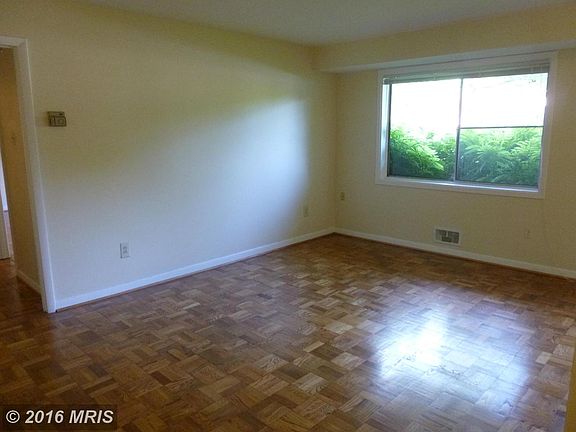 5th image of 10618 Kenilworth Ave APT 4