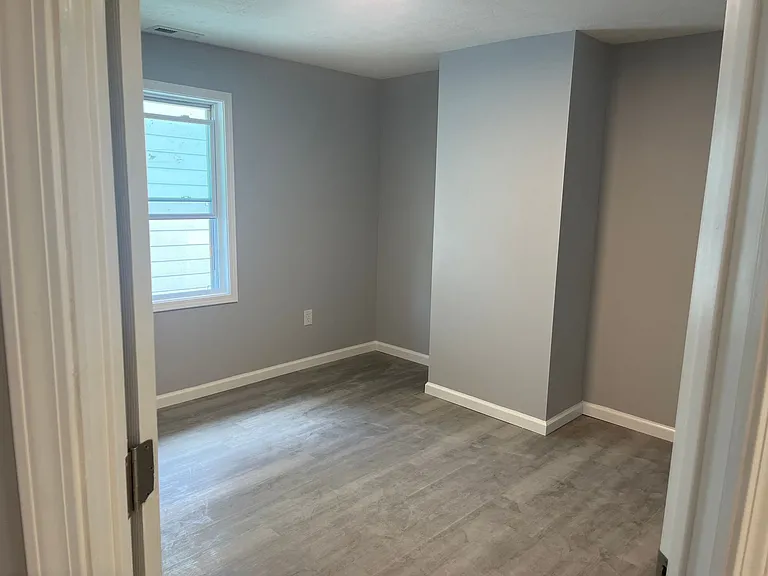113 W College Street — Photo 7