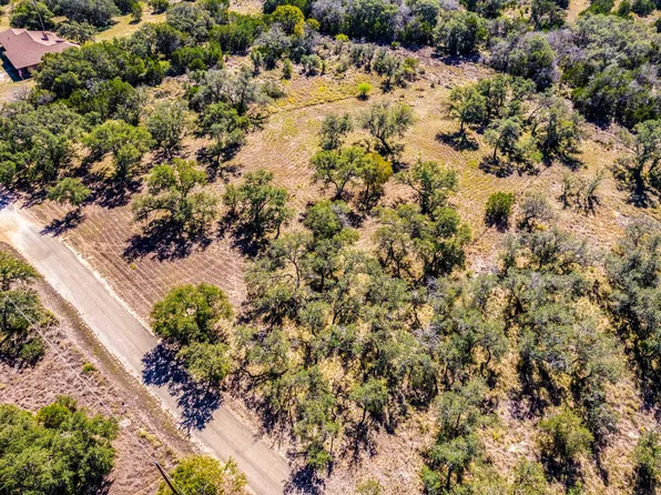 17 Stonegate Ct, Johnson City, TX 78636