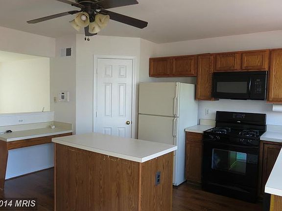 4th image of 8554 Towne Manor Ct