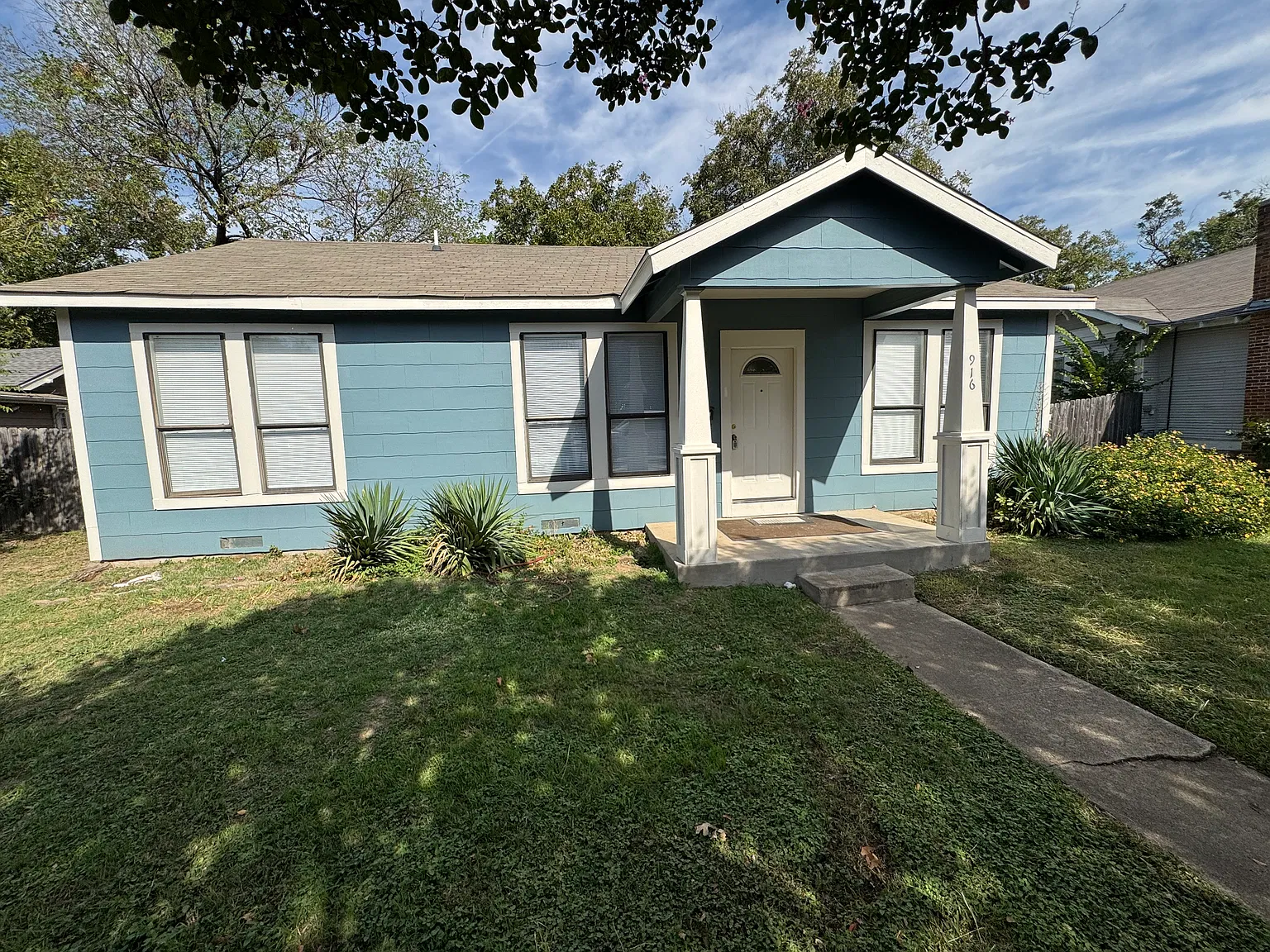 3 bed, 1260 sqft, $1,800 — Photo 1