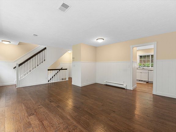 2nd image of 3809 Sherwood Forest Dr