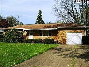 1st image of 479 Bicksler Dr