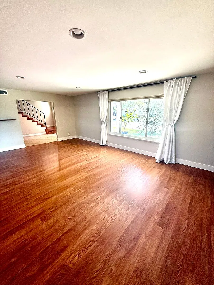 Foxenwood Executive Style Living... 3 bedrooms + a loft — Photo 3