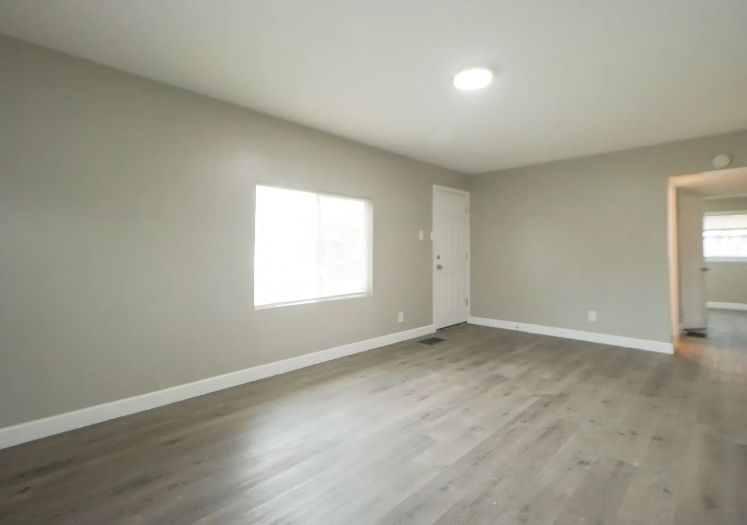Charming Newly Updated 3 Bedroom Home — Photo 2