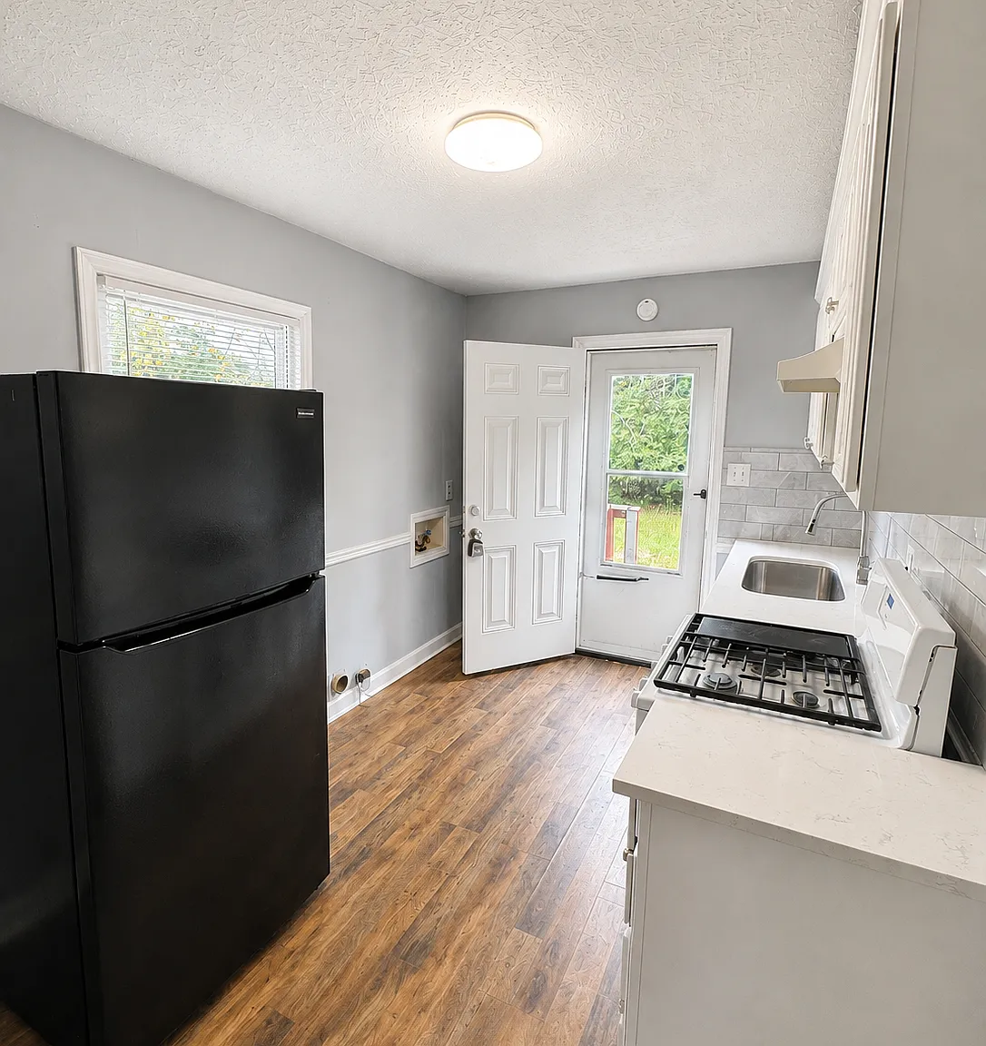 3 bed, 950 sqft, $1,325 — Photo 4