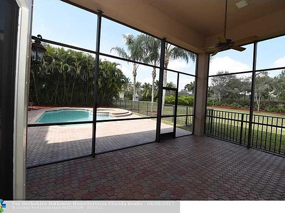 4th image of 6424 NW 93rd Dr