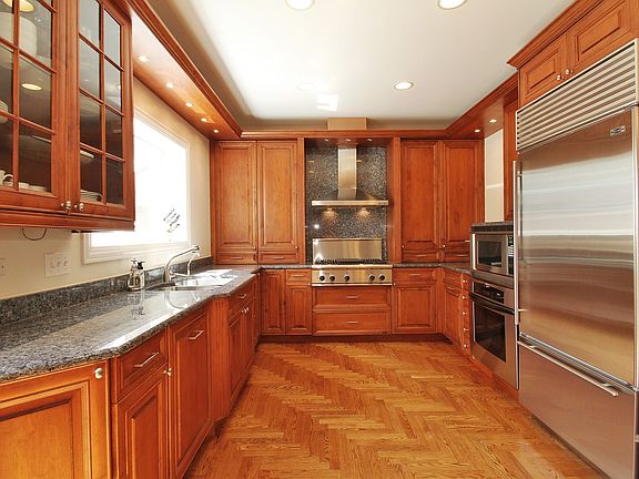 3rd image of 1743 Dewes St