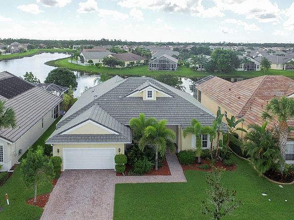 2nd image of 176 NW Magnolia Lakes Blvd