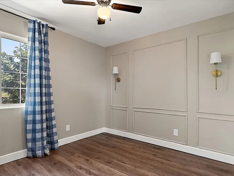 2475 Saint Paul Dr — Photo 20